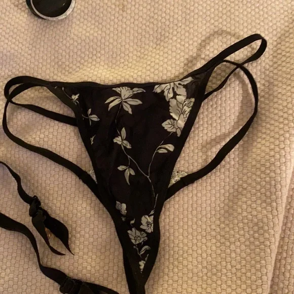 Lingerie set - Picture 6 of 7